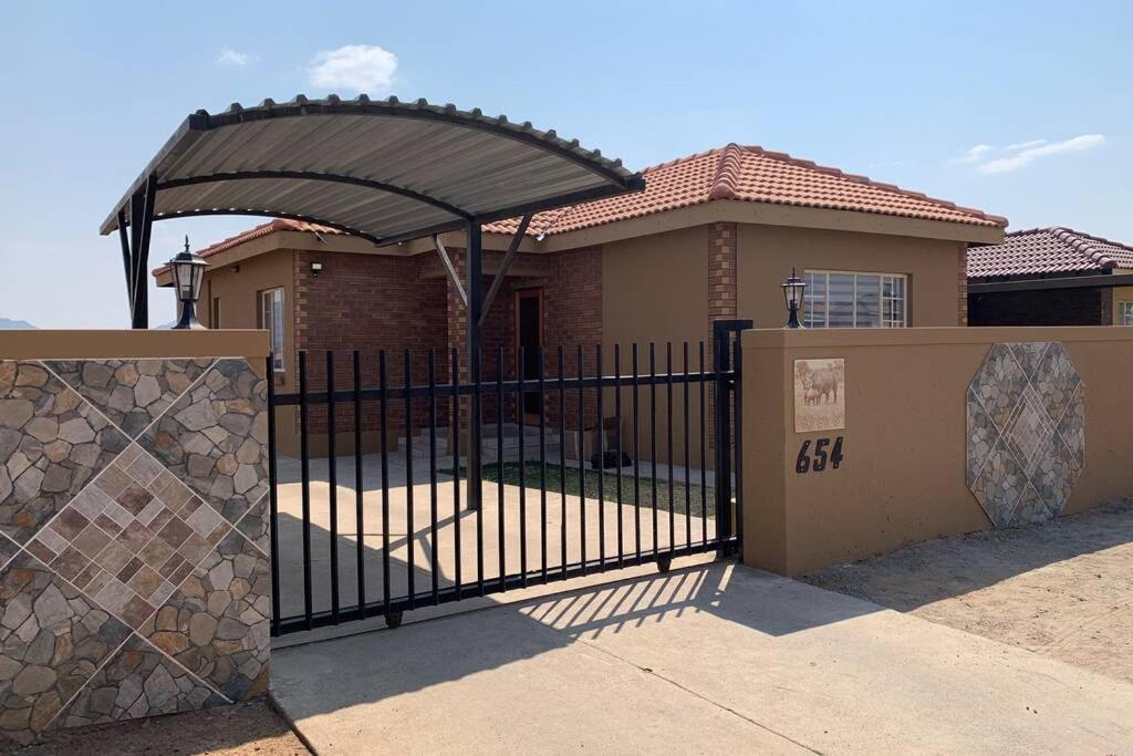 Rhino House With 3 Bedrooms Next To Pilanesberg And Sun City Mogwase Exterior photo
